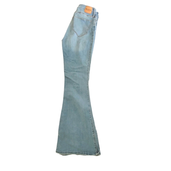 Hollister. High Rise Medium Wash Flare Jeans. Size 9 Long - Picture 8 of 11